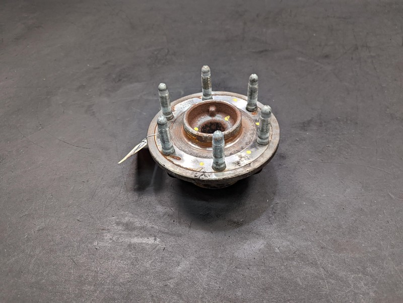 Front Right Left Wheel Hub 2019 GMC YUKON XL 23356816 2015-2017 2018 2020