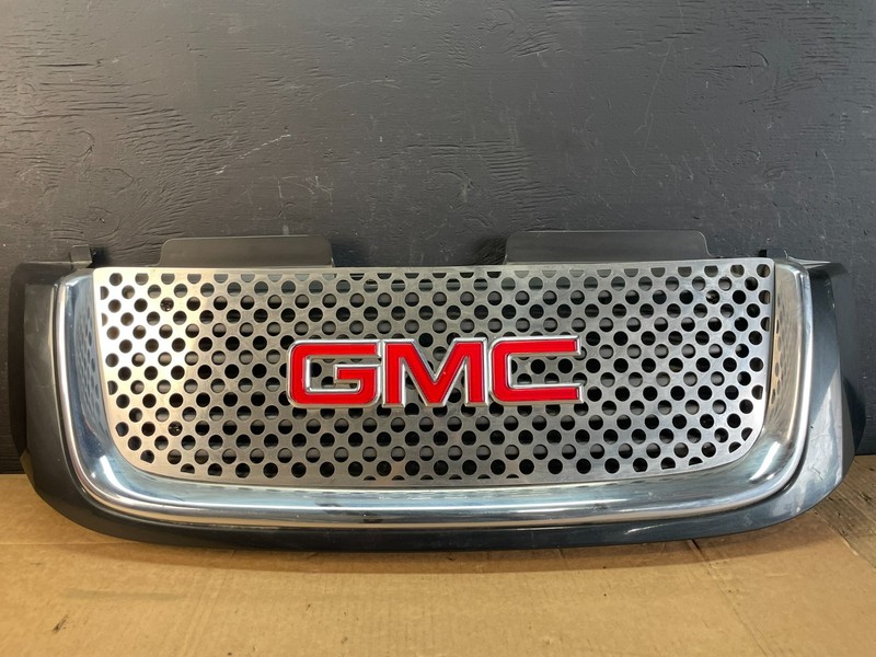 2005 to 2009 Gmc Envoy Denali Front Upper Grill Grille Oem AC5140 DG
