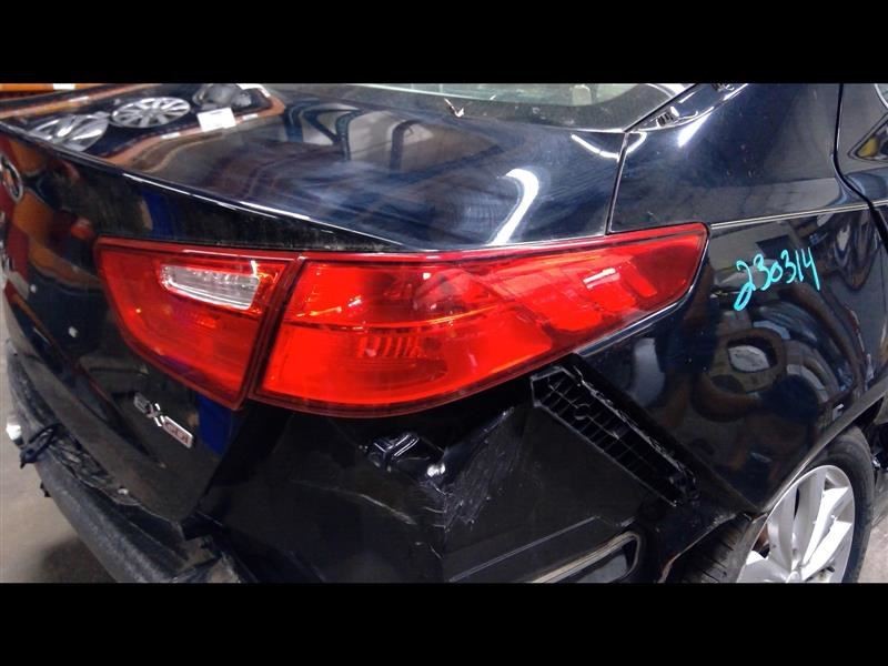 Passenger Tail Light US Built Incandescent Fits 14-15 OPTIMA 1167659