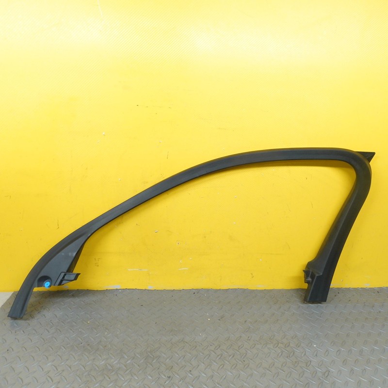 2019-2022 VOLVO XC40 FRONT RIGHT DOOR WINDOW MOLDING FRAME TRIM OEM 31455058