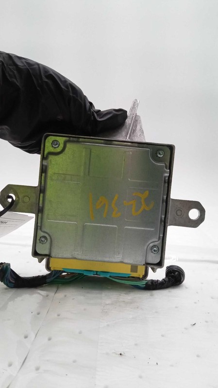 Used Air Bag Module fits: 2016 Honda Cr-v Air Bag front center console ID 77960T