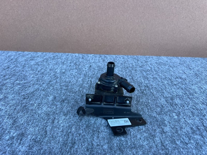 FORD MUSTANG MACH-E 2021-2026 OEM ENGINE MOTOR AUXILIARY WATER PUMP & BRACKET
