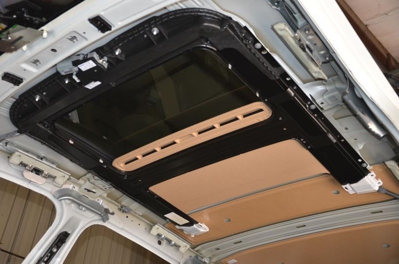 2011-2018 Porsche Cayenne 4.8L Sunroof Assembly with Glass and Tan Visor