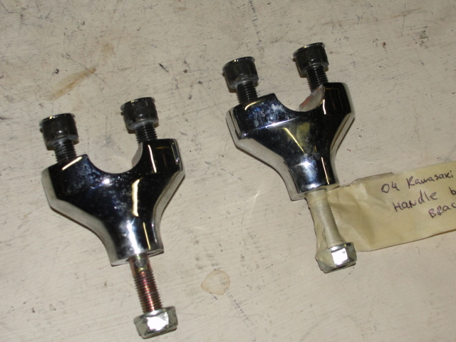 2004 KAWASAKI VULCAN VN 1600 HANDLEBAR HOLDERS HANDLE HOLDER UPPER LOWER VN1600