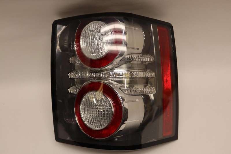 2010-2012 RANGE ROVER L322 REAR RIGHT PASSENGER SIDE TAIL LIGHT BRAKE LAMP OEM