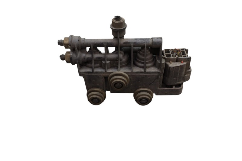 06-13 Range Rover Sport Front Right Air Suspension Transfer Relief Valve OEM