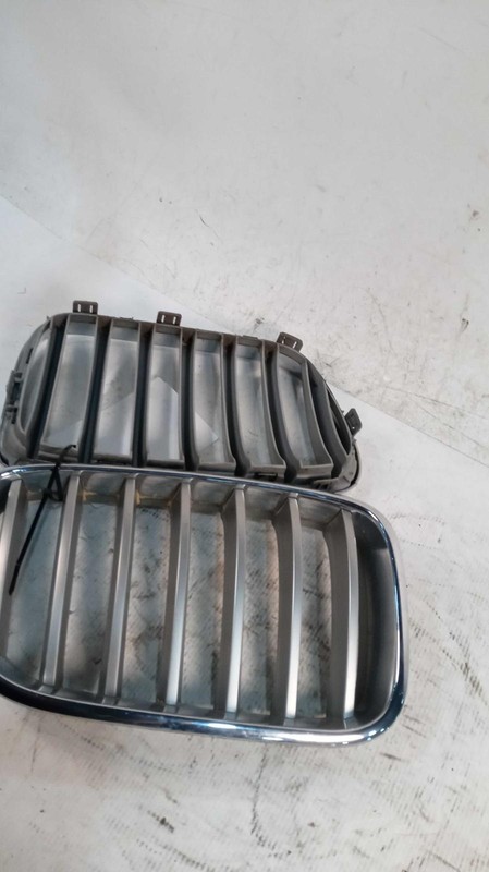 2014 BMW X3 Grille Silver Used OEM Part NJ25-18237-454878 93K Miles