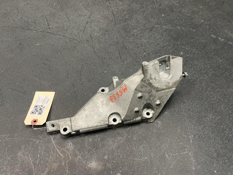 Left Engine Mount Bracket 2018 Mercedes GLS 550 2782236704 2017 2019