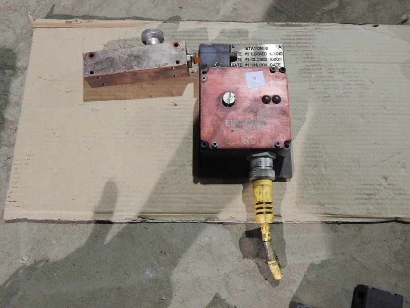 Euchner TZ1LE024BHA C1808 Safety Switch "I" W/ 057-770 Tool Holder