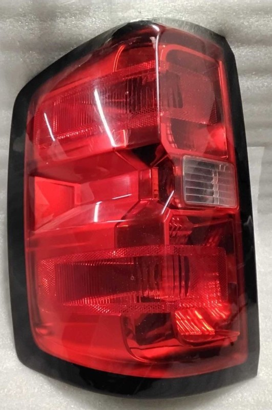 2016-2019 Cracked Chevrolet Sierra Denali 3500 DRW LH Taillight 2773 84019503