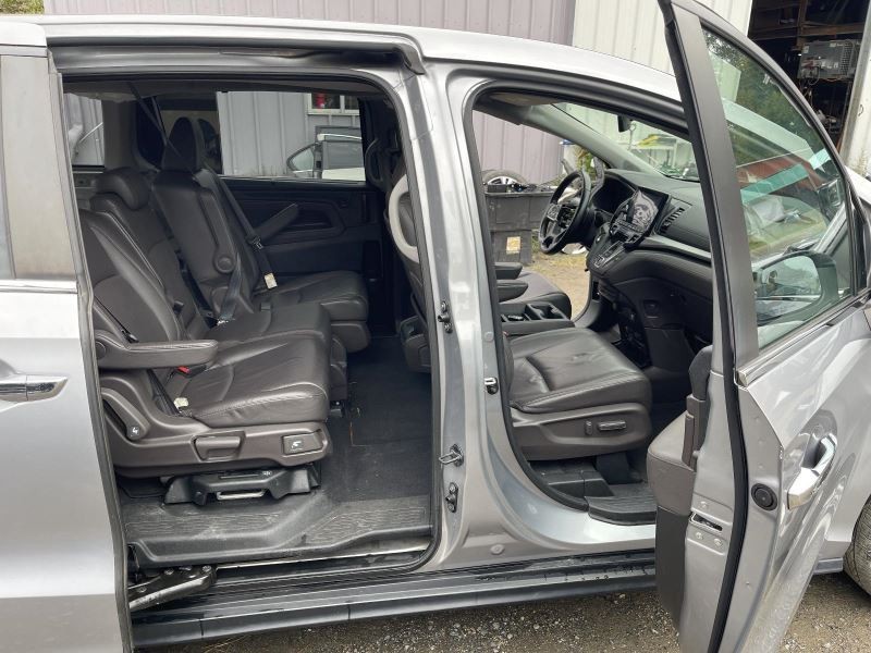2018-24 HONDA ODYSSEY RIGHT ROCKER W/POST SILVER PC:NH830M AT FWD 78K EX-L 58673
