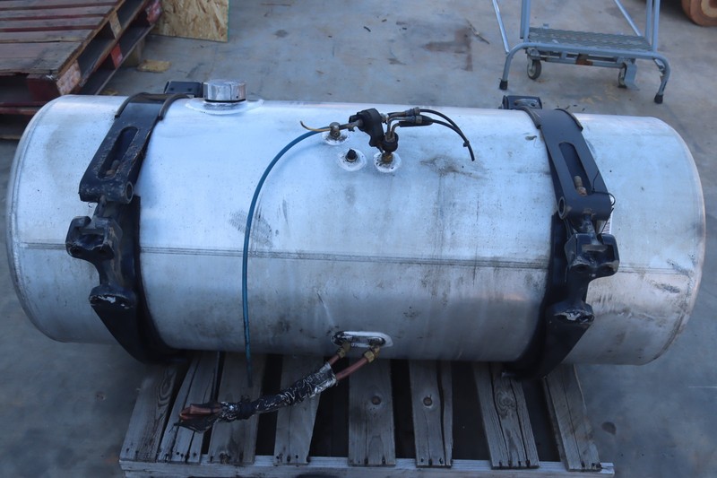 2008-2017 FREIGHTLINER CASCADIA 125 RIGHT SIDE FUEL TANK 120 GAL ABOUT 60" OEM