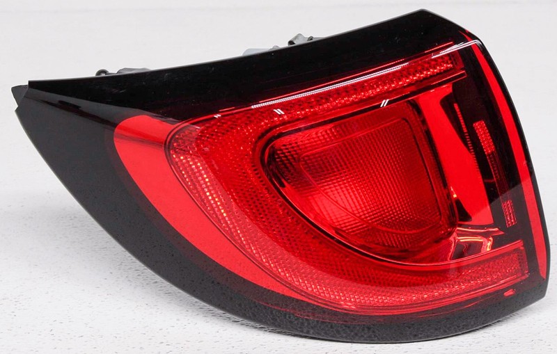 OEM Chrysler Pacifica Voyager Left Side Halogen Tail Lamp 68229029AB -Lens Chip