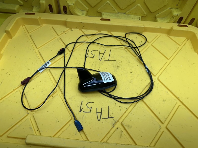 2008-2014 Mercedes W204 C300 C350 Shark Fin Radio Antenna059515Z410