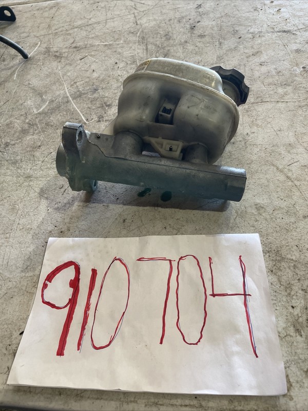 2006 - 2008 Buick Lucerne Cadillac Dts Master Cylinder Power Brake Reservoir Oem