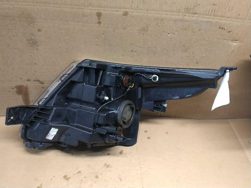 2013 Ford Explorer Right Headlight Assembly Blue Minor Heat Cracks 340551