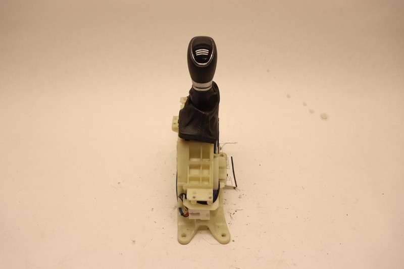 2015-2017 HYUNDAI SONATA AUTOMATIC TRANSMISSION GEAR SHIFTER HANDLE LEVER OEM