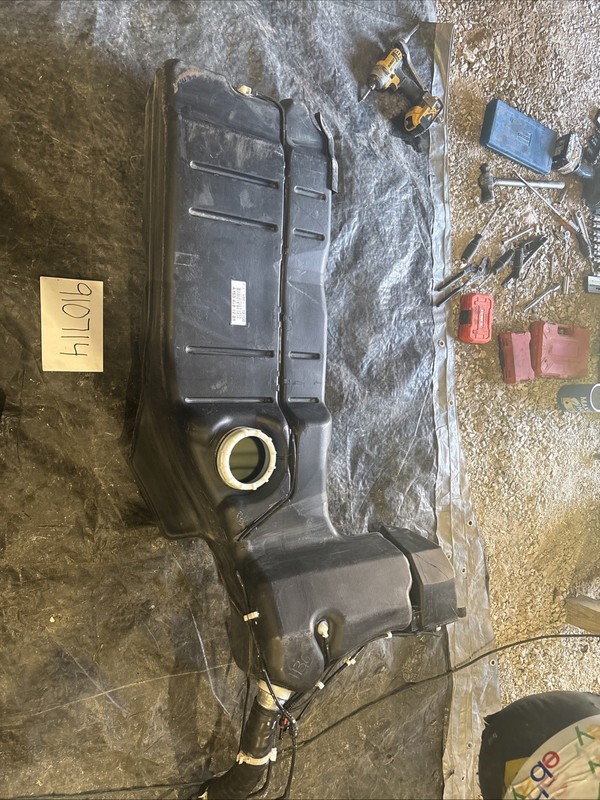 00-03 Mercedes ML500 W163 ML55Fuel Gas Tank 1634702201 ( Local Pickup Only!!)
