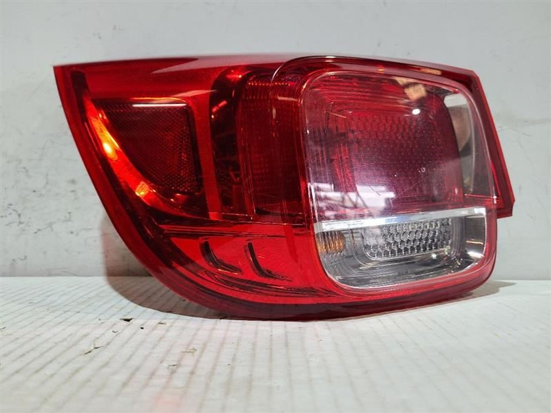 Driver Tail Light VIN 1 4th Digit Limited LS Fits 13-16 MALIBU 569317