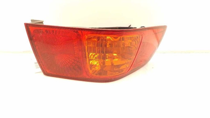 00-01 TOYOTA CAMRY DRIVER SIDE REAR LEFT TAIL LIGHT