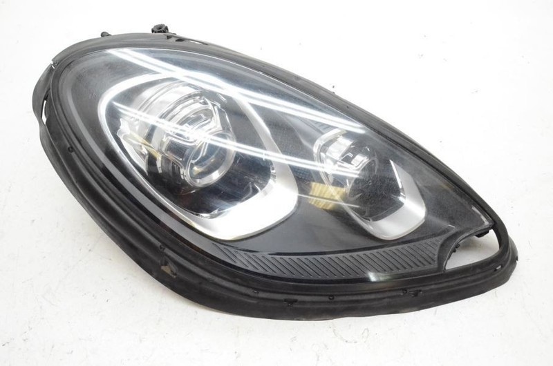 2015-2018 Porsche Macan S 3.0L Passenger Right Front HID Xenon Headlight