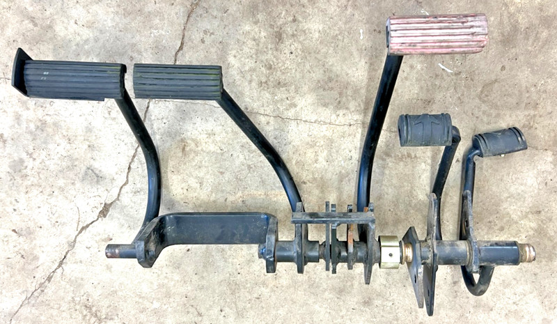 John Deere MASTER BRAKE PEDAL W/ PEDALS fits F911 F912 F915 F925 F930 F935