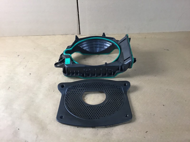 Bmw M5 F90 2018 Right Subwoofer Speaker Cover Grill Bowers & Wilkins Set 18-20:O