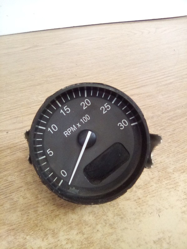 Paccar Q43-6034-301001B Gauge Tachometer "MISSING GLASS COVER"