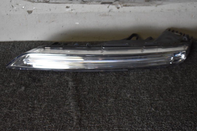 2015-2018 Porsche Cayenne Right Passenger Side fog light OEM 7P5.941.182.J