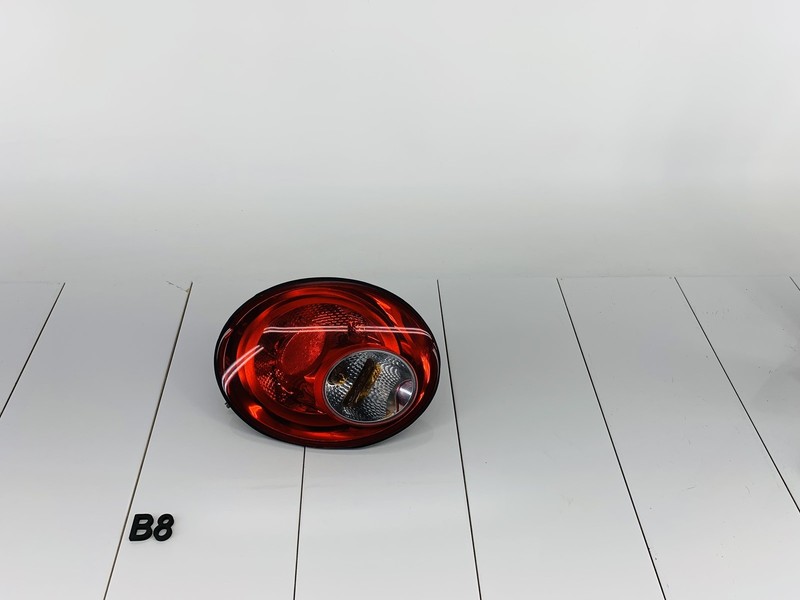 06-10 VOLKSWAGEN BEETLE REAR LEFT QUARTER PANEL TAIL LIGHT BRAKE STOP LAMP OEM