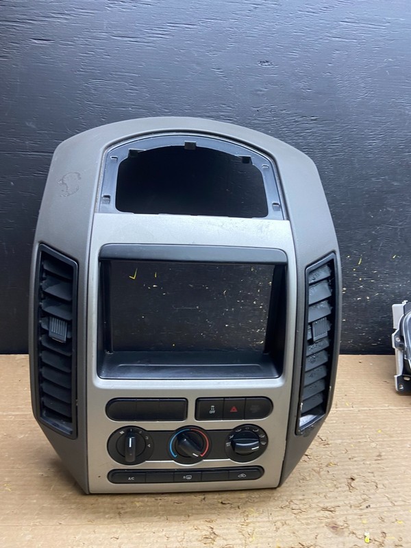 2007 - 2010 Ford Edge Heater Climate Control Radio Control Dash Bezel W6411 DG
