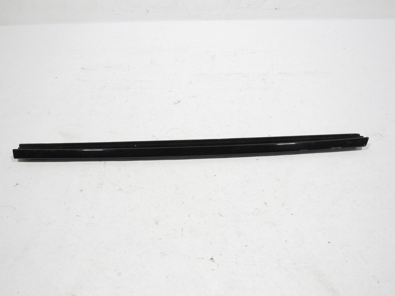 17-20 Jaguar F-Pace 2018 Rear Right Door Window Belt Inner Molding w/ Seal |:Y