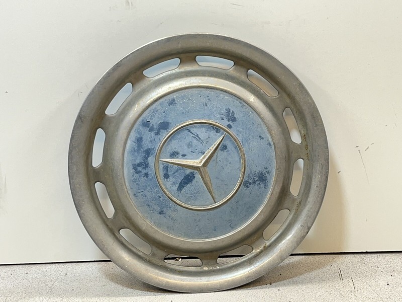 68-76 Mercedes Benz W114 W115 Wheel Rim Center Hubcap Cover Hub Cap 14”