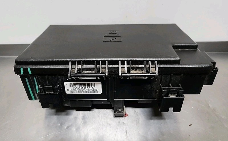 OEM 15-21 Dodge Ram 1500 2500 TIPM Fuse Box P68258535AA A Power Module AT
