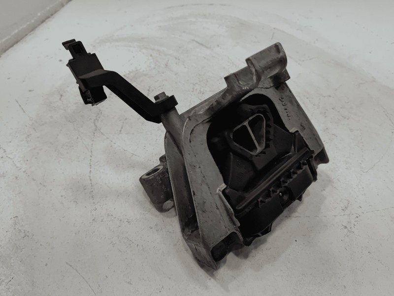 2018-2025 Volkswagen Atlas Front Right Passenger Side Engine Mount Mounting OEM