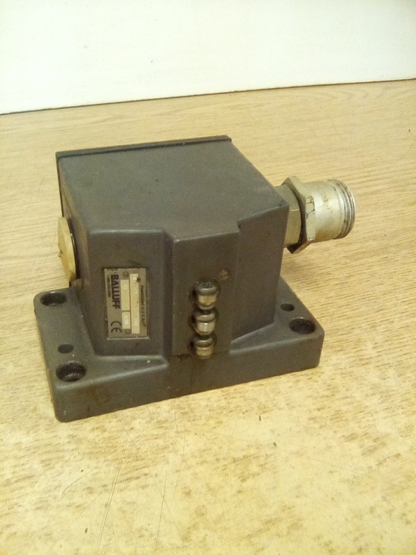 Balluff BNS-519-003-R12-100 Limit Switch