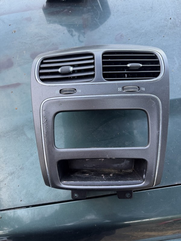 11-20 DODGE JOURNEY OEM RADIO DASH & VENT BEZEL TRIM - Small Screen