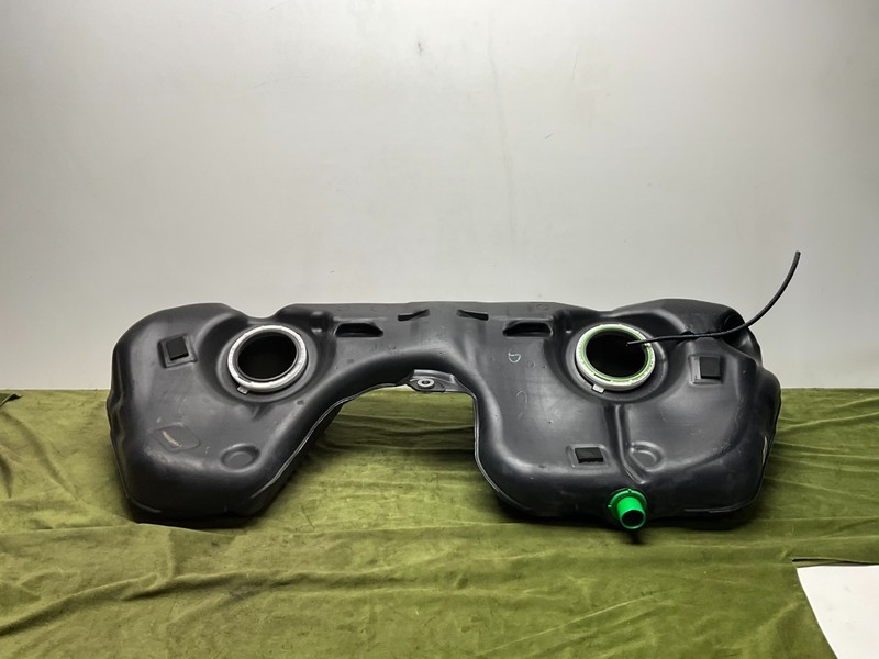 05–15 OEM BMW E90 E92 E93 328i 330i 335i Rear Fuel Gas Tank Container Assembly