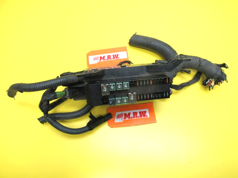 MAIN FUSE BOX RELAY PANEL 3.0 ENGINE MANUAL TRANSMISSION for NISSAN MAXIMA 00-03