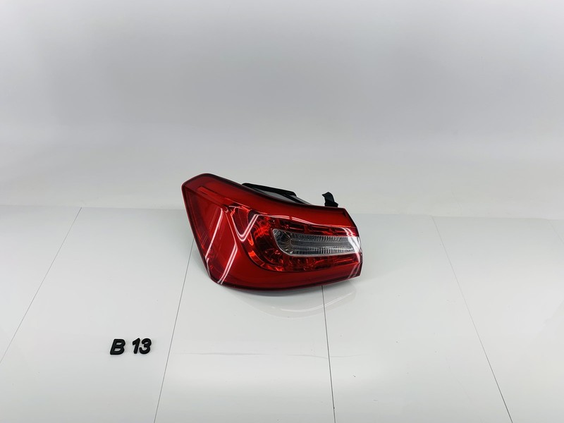14-16 KIA CADENZA REAR LEFT SIDE ON BODY OUTER TAIL LIGHT BRAKE STOP LAMP OEM