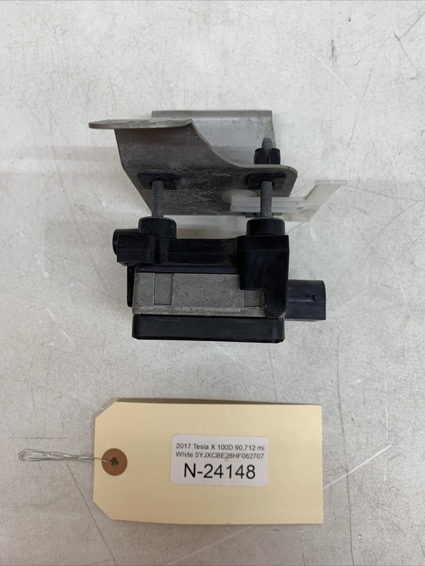 OEM 2017 TESLA MODEL X BOSCH RADAR SENSOR MODULE 1057551-00-B 25148 B61