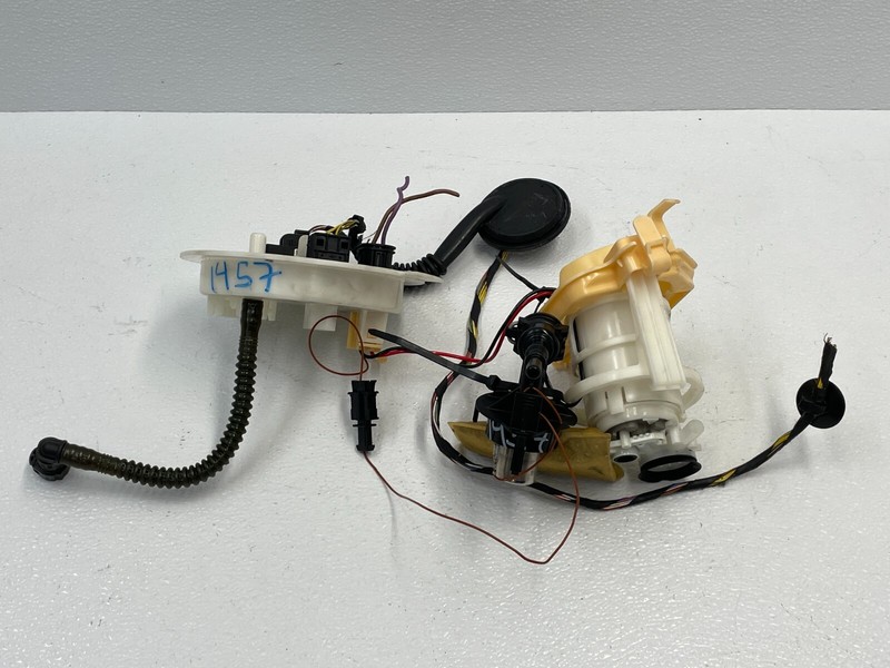 13 14 15 BMW Alpina B7 F01 F02 Gas Tank Fuel Pump Assembly 1457 OEM