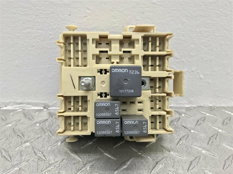 00-02 CHEVROLET SUBURBAN DASH CABIN INTERIOR FUSE RELAY BOX OEM 15770996