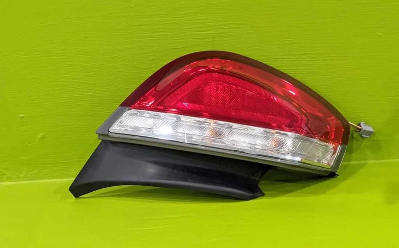 09 10 11 12 MKS DRIVER LEFT TAILLIGHT LAMP OEM 3774-62