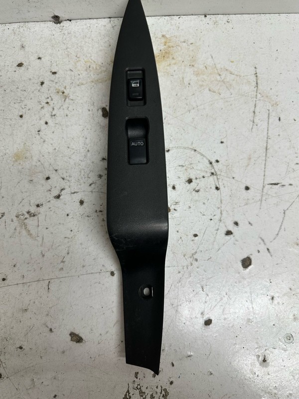 2001-2006 Mazda Tribute Right Front Passenger Power Window Lock Switch w/Bezel