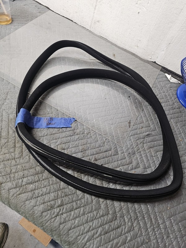 Door Weatherstrip Seal rear right passenger Sedan Mercedes Benz C230 2003-2007