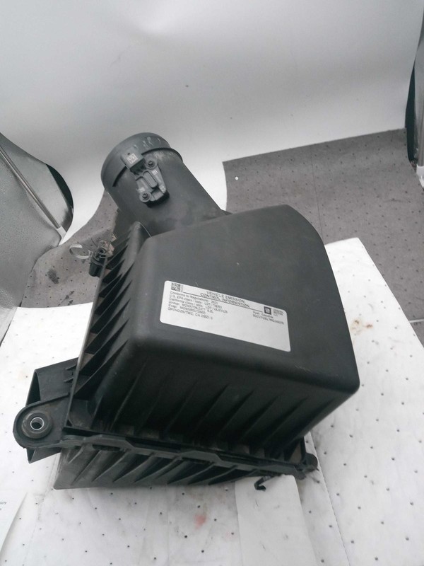2021 Chevrolet Silverado 1500 Air Cleaner Assembly OEM 86529266 Used 87K Miles