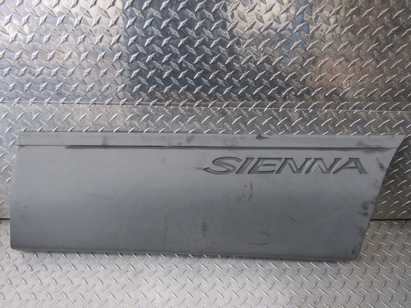 02 TOYOTA SIENNA LEFT DRIVER REAR SIDE DOOR MOLDING TRIM 3.0L 6CYL 4DR PASVN