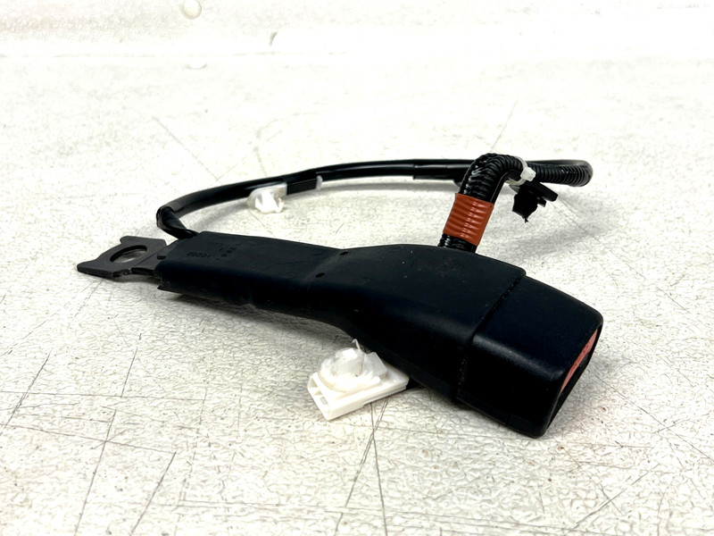 ⭐2015-2025 LEXUS RC350 FRONT RIGHT PASSENGER SIDE SEAT BELT BUCKLE OEM LOT2652