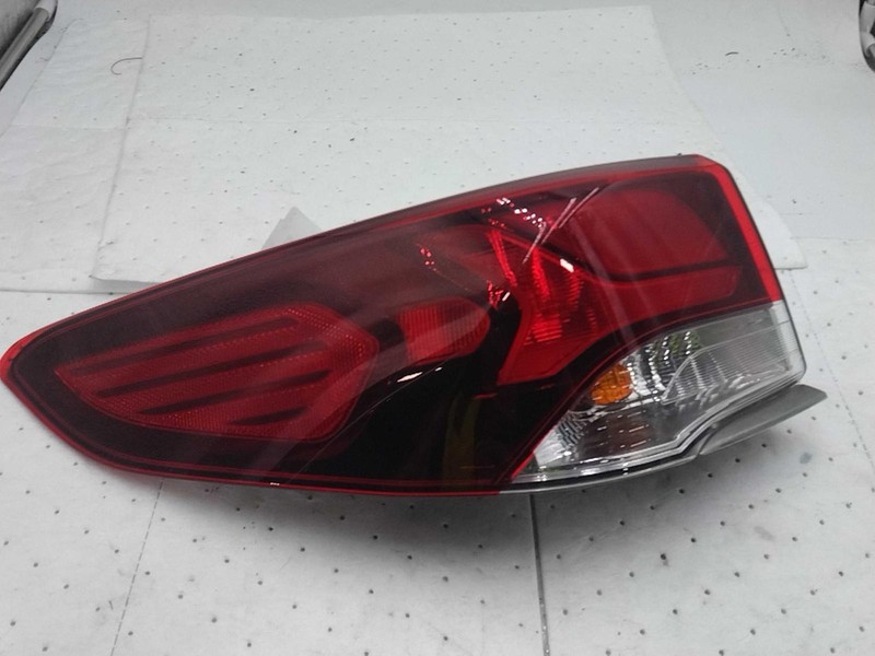 2019 Hyundai Sonata Left Tail Light Assembly White 666017 67K Miles Used
